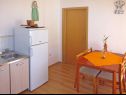 Apartmaji Biljana - 150m from beach: A1(2+1), A2(2+2), A3(5), A4(2+2) Gradac - Riviera Makarska  - Apartma - A3(5): kuhinja in jedilnica