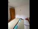 Apartmaji Biljana - 150m from beach: A1(2+1), A2(2+2), A3(5), A4(2+2) Gradac - Riviera Makarska  - Apartma - A1(2+1): spalnica