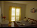 Apartmaji Doris - entire floor & sea view : A1(5) Gradac - Riviera Makarska  - Apartma - A1(5): spalnica