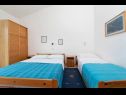 Apartmaji Blue - 100 m from beach: A1(3+1) Igrane - Riviera Makarska  - Apartma - A1(3+1): spalnica