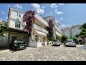 Apartmaji Denis - great location & large terrace: A1(5) Makarska - Riviera Makarska  - hiša