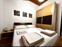 Apartmaji Denis - great location & large terrace: A1(5) Makarska - Riviera Makarska  - Apartma - A1(5): spalnica