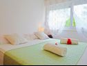 Apartmaji Jadro - 250 m from beach A1(4), A2Gornji(2+1), A3Srednji(2+1), A4Prizemlje(2) Makarska - Riviera Makarska  - Apartma - A2Gornji(2+1): spalnica