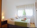Apartmaji Jadro - 250 m from beach A1(4), A2Gornji(2+1), A3Srednji(2+1), A4Prizemlje(2) Makarska - Riviera Makarska  - Apartma - A2Gornji(2+1): spalnica
