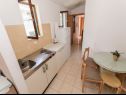 Apartmaji Srzi 1 - 200 m from sea: A4(2+2), A5(4) Makarska - Riviera Makarska  - Apartma - A5(4): kuhinja in jedilnica