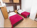 Apartmaji Srzi - 200 m from sea: A1(7+1), SA2(2), A3(2+1) Makarska - Riviera Makarska  - Apartma - A1(7+1): spalnica