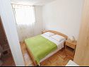 Apartmaji Srzi - 200 m from sea: A1(7+1), SA2(2), A3(2+1) Makarska - Riviera Makarska  - Apartma - A1(7+1): spalnica