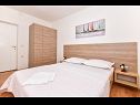 Apartmaji MaMarijo - 300 m from beach: A1(4+1) Makarska - Riviera Makarska  - Apartma - A1(4+1): spalnica