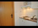 Apartmaji in sobe Ljuba - 130 meter from sea SA1(2), SA2(2+1), SA6(2+1), A4(2+1), R3(2+1), R7(2+1) Makarska - Riviera Makarska  - Studio apartma - SA2(2+1): kuhinja