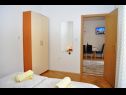 Apartmaji in sobe Ljuba - 130 meter from sea SA1(2), SA2(2+1), SA6(2+1), A4(2+1), R3(2+1), R7(2+1) Makarska - Riviera Makarska  - Apartma - A4(2+1): spalnica