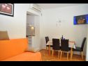 Apartmaji in sobe Ljuba - 130 meter from sea SA1(2), SA2(2+1), SA6(2+1), A4(2+1), R3(2+1), R7(2+1) Makarska - Riviera Makarska  - Apartma - A4(2+1): dnevna soba
