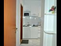 Apartmaji in sobe Ljuba - 130 meter from sea SA1(2), SA2(2+1), SA6(2+1), A4(2+1), R3(2+1), R7(2+1) Makarska - Riviera Makarska  - Apartma - A4(2+1): kuhinja