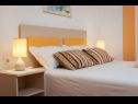 Apartmaji Sve - with parking : A2(2+2) Makarska - Riviera Makarska  - Apartma - A2(2+2): spalnica