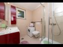 Apartmaji Palmina - comfort apartment: A1 veliki (6),  A2 žuti (4+1), A3 lila (2), SA4 bijeli (2) Makarska - Riviera Makarska  - Studio apartma - SA4 bijeli (2): kopalnica s straniščem