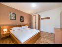 Apartmaji Dolo - in centre: A1(5), A2(5) Makarska - Riviera Makarska  - Apartma - A2(5): spalnica