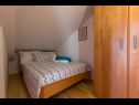 Apartmaji Duki - sea view: A1(4+1), A2(3+2) Makarska - Riviera Makarska  - Apartma - A1(4+1): spalnica