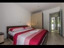 Apartmaji Vese - quiet area: A1(4+2) Makarska - Riviera Makarska  - Apartma - A1(4+2): spalnica