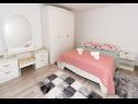Apartmaji Angel - nice garden: A1(4), SA(2) Makarska - Riviera Makarska  - Apartma - A1(4): spalnica