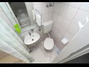 Apartmaji Angel - nice garden: A1(4), SA(2) Makarska - Riviera Makarska  - Studio apartma - SA(2): kopalnica s straniščem