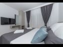 Apartmaji Mari - 40m from the beach: A1(4+2) , A2(2+2), A3(2+2), A4(2+2), A5(2+2), A6(4+2) Makarska - Riviera Makarska  - Apartma - A6(4+2): spalnica