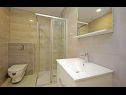 Apartmaji Luxury - heated pool, sauna and gym: A1(2), A2(2), A3(4), A4(2), A5(4), A6(2) Makarska - Riviera Makarska  - kopalnica s straniščem