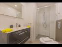 Apartmaji Luxury - heated pool, sauna and gym: A1(2), A2(2), A3(4), A4(2), A5(4), A6(2) Makarska - Riviera Makarska  - Apartma - A1(2): kopalnica s straniščem