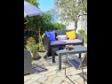 Apartmaji Viki - seaview & garden terrace: A1(6) Makarska - Riviera Makarska  - vrtna terasa