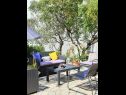 Apartmaji Viki - seaview & garden terrace: A1(6) Makarska - Riviera Makarska  - Apartma - A1(6): vrtna terasa