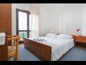 Apartmaji Nataša -100m from sea: A1(5), A2(9) Podgora - Riviera Makarska  - Apartma - A1(5): spalnica