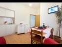 Apartmaji Nataša -100m from sea: A1(5), A2(9) Podgora - Riviera Makarska  - Apartma - A1(5): kuhinja in jedilnica