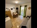 Apartmaji Bogomir - 80 m from beach: A1(4+1) Podgora - Riviera Makarska  - Apartma - A1(4+1): dnevna soba