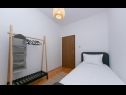 Apartmaji Marin - 20m to the beach: A1(5) Podgora - Riviera Makarska  - Apartma - A1(5): spalnica
