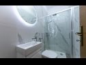 Apartmaji Marin - 20m to the beach: A1(5) Podgora - Riviera Makarska  - Apartma - A1(5): kopalnica s straniščem