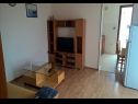 Apartmaji Drago - 50 m from sea: A2(2+2) Betina - Otok Murter  - Apartma - A2(2+2): dnevna soba
