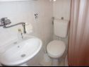 Apartmaji Drago - 50 m from sea: A2(2+2) Betina - Otok Murter  - Apartma - A2(2+2): kopalnica s straniščem