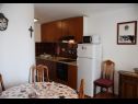Apartmaji Ema - 30m from the sea A1(4), A2(2+1), A3(5) Murter - Otok Murter  - Apartma - A1(4): kuhinja in jedilnica