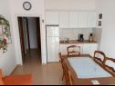 Apartmaji Nina - sea view family apartments SA1A(3), A1Donji(2+1), A3(6), A4(4+1), A5(6), A6(4) Čelina Zavode - Riviera Omiš  - Apartma - A5(6): kuhinja in jedilnica