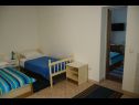 Apartmaji Zdravko - 150 m from sandy beach: SA1(3), SA2(3), A3(5) Duće - Riviera Omiš  - Apartma - A3(5): spalnica