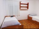 Apartmaji Ružica - 500 m from sea: A1(4+2) Omiš - Riviera Omiš  - Apartma - A1(4+2): spalnica