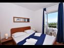 Apartmaji Rene - seaview & parking space: A1(2+2), A2(2+2), A3(6+2) Omiš - Riviera Omiš  - Apartma - A1(2+2): spalnica