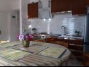 Apartmaji Jugana - with pool : A1 donji(4), A2 gornji(4) Sumpetar - Riviera Omiš  - Apartma - A1 donji(4): kuhinja in jedilnica