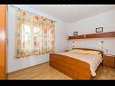 Apartmaji Ivan - 15 m from beach: A1(7+1), A2 Žuti (2+2), A3 Crveni (2+2) Lun - Otok Pag  - Apartma - A1(7+1): spalnica