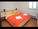 Apartmaji BRANO - with swimming pool A9(8+2), A10(4+2), SA11(5), SA12(5) Novalja - Otok Pag  - Apartma - A9(8+2): spalnica