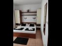 Apartmaji Nives - great location: A1(6), A5(2), A6(2), A7(2), A2(4), A3(3), A4(3) Novalja - Otok Pag  - Apartma - A6(2): spalnica