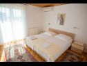 Apartmaji in sobe Ivan - great location: A1(2+2), A2(4), SA3(2), R1(2), R2(2) , R3(2) Novalja - Otok Pag  - Apartma - A2(4): spalnica