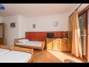Apartmaji Jadra - 28 m from beach: A1(2+2), A2(5), A3(2+3), A4(6) Stara Novalja - Otok Pag  - Apartma - A2(5): spalnica