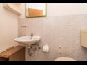 Apartmaji Jadra - 28 m from beach: A1(2+2), A2(5), A3(2+3), A4(6) Stara Novalja - Otok Pag  - Apartma - A3(2+3): kopalnica s straniščem