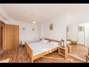 Apartmaji Jadra - 28 m from beach: A1(2+2), A2(5), A3(2+3), A4(6) Stara Novalja - Otok Pag  - Apartma - A4(6): spalnica