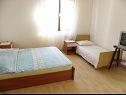 Apartmaji Zdrave - near beach: A1(3), A2(2+1), A3(3+1), A4(3), A5(3), A6(5+1), A7(5+1) Vlasici - Otok Pag  - Apartma - A4(3): spalnica