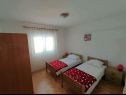 Apartmaji Bor - 20 meters from beach: SA3(2+1), A1(4+1), A2(4+1) Kraj - Otok Pašman  - Apartma - A2(4+1): spalnica